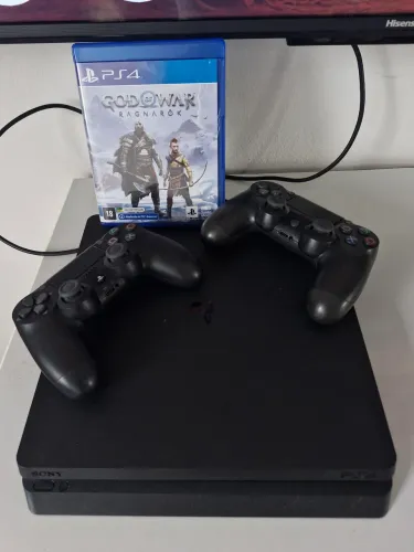PS4 Slim 1TB + jogos + 2 controles (P SAIR URGENTE)