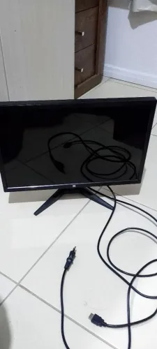 MONITOR LF2 com leve defeito