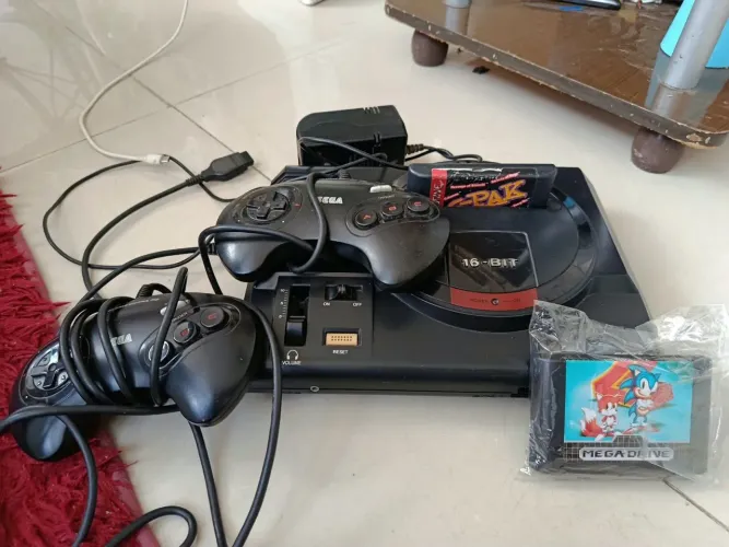 Console Sega Mega Drive 16-Bit com 2 Controles e Jogos