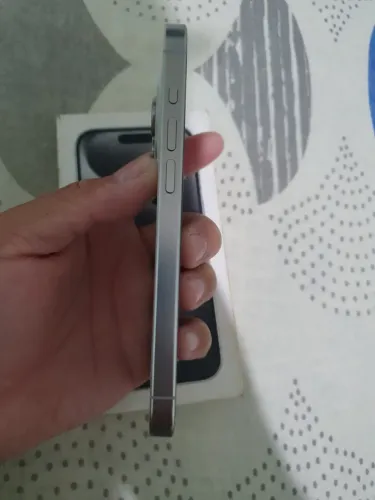 Troco IPhone 15 pro Novo sem detalhes