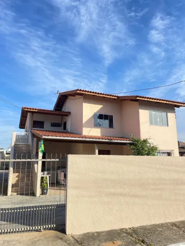 Apartamento com 01 dormitório, cozinha/sala, banheiro em excelente localização.