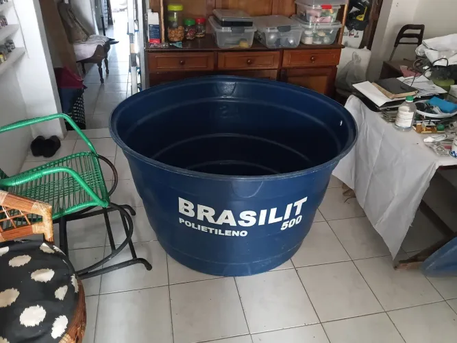 Cx D'água 500lts Brasilit Usada Tampa,ótimo estado, por 120,00- Retirar