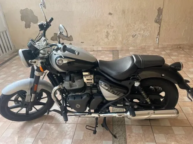 Royal Enfild Super Meteor 650 cc
