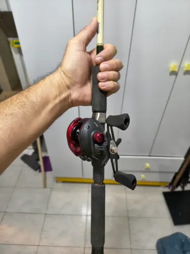 Carretilha nunca usada + vara Marine Sport