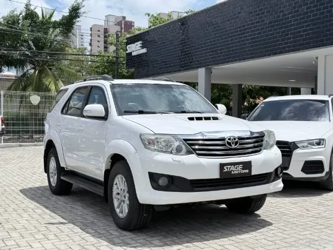 Toyota Hilux SW4 SRV D4-d 4X4 3.0 TDI Dies. AUT 2015