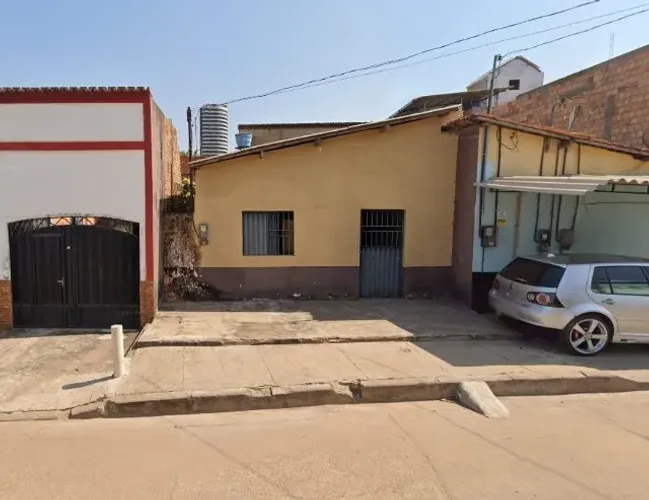 VENDE-SE CASA NA FOLHA 33