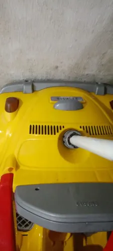 Carrinho amarelo infantil