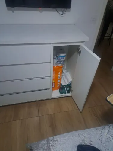 Cômoda mdf grosso rodizio 4 gavetas