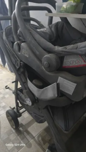 Carrinho de Bebe + Bebe Conforto