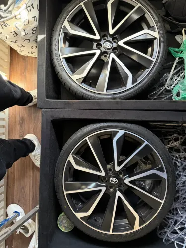 Rodas com pneus corolla aro 20