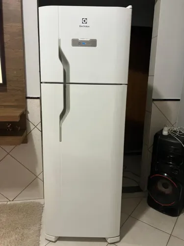 Geladeira Eletrolux (seminova)