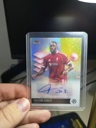Card Konaté autografado
