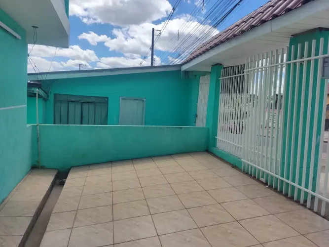 Sobrado para venda possui 220 metros quadrados com 7 quartos em Roça Grande - Colombo - PR