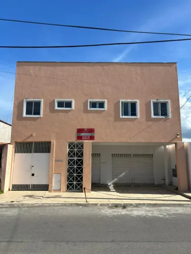 Quitinete com 1 suíte, sala, cozinha. Bem ventilado e agradável. Bairro residencial com co