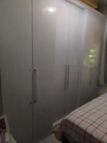 Guarda-roupa 6 portas
