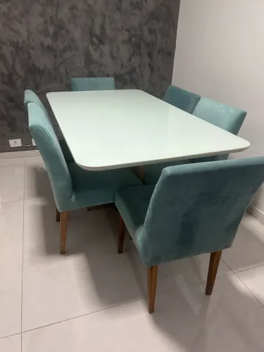Mesa de jantar com tampao de vidro e 6 cadeiras