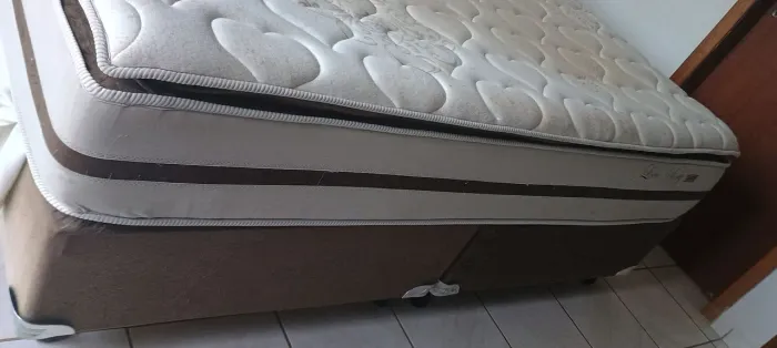 Usando vendo uma cama box king completa
