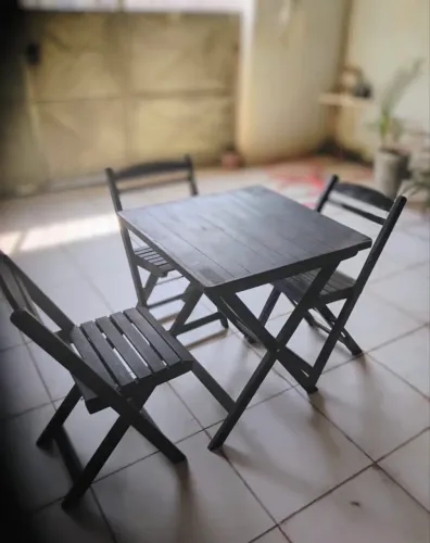Mesas e cadeiras 