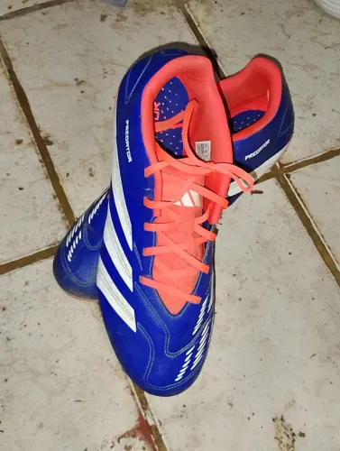 Chuteira pedrator Adidas 