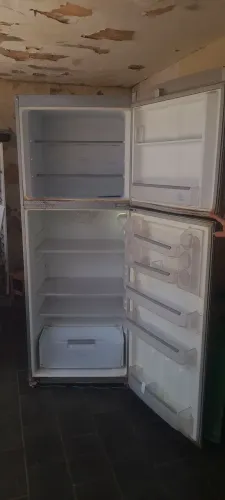 Uma geladeira para mater gelados e congelados em perfeitas condisons