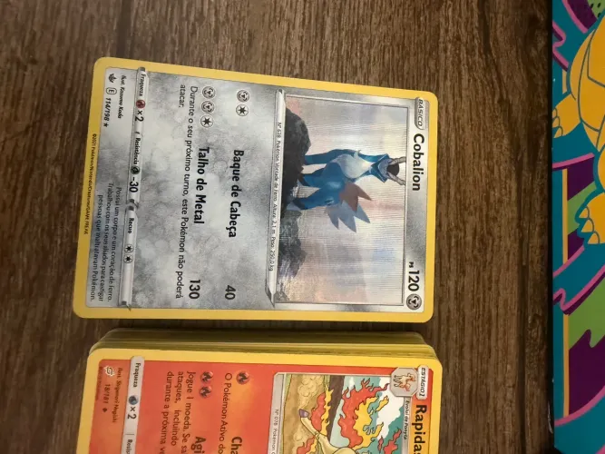 BULK A BORDA AMARELA 186 cartas - lendários/foil/evolucoes151/pokemongo
