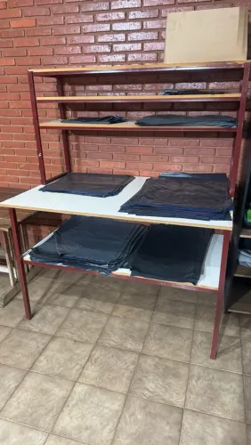 Mesa para embalar com suporte ecommerce