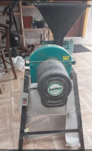 Vendo cortador de trato pra gado