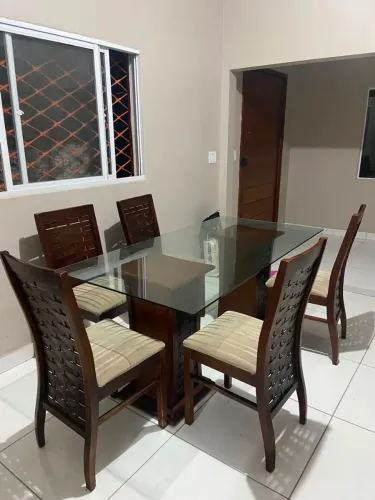 Mesa madeira com cadeiras