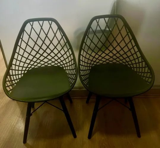 2 cadeiras modelo Eiffel verde