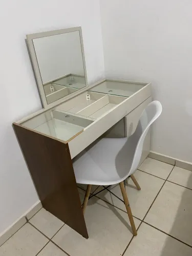 Penteadeira com cadeira