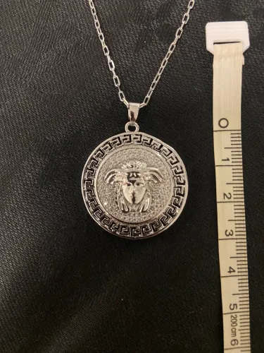 Corrente prateada inspiração Versace 