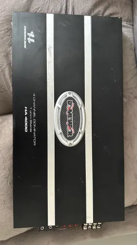 Kit de som automotivo Hurricane e Bravox