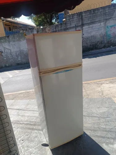 Geladeira Consul em bom estado funcionando perfeitamente