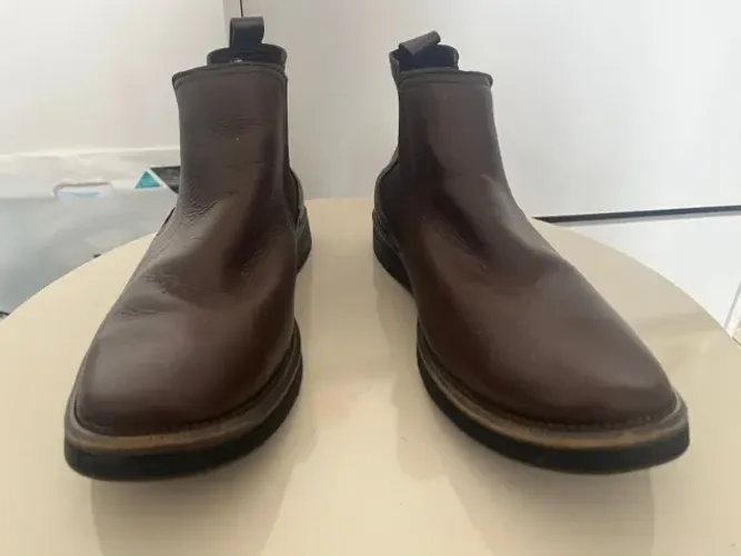 Bota chelsea couro marrom