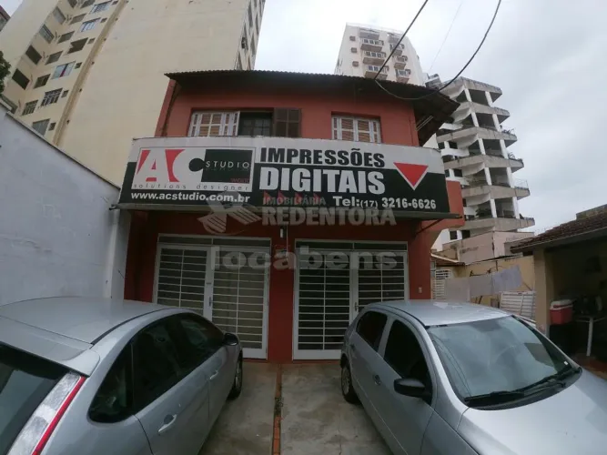 Sobrado comercial com 1 sala no térreo e 3 salas no piso superior