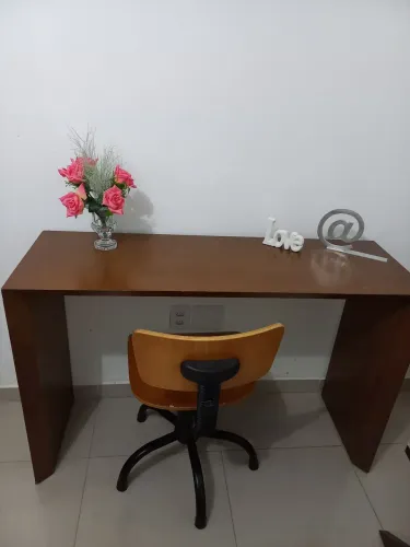 Cadeira ergonômica em madeira 