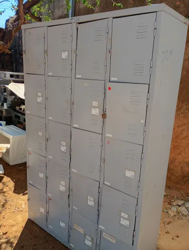 Armário de aço com 20 portas