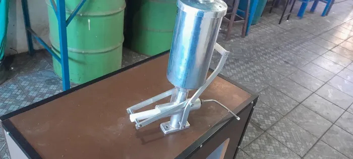 Doceira recheadora  2 litros semi nova