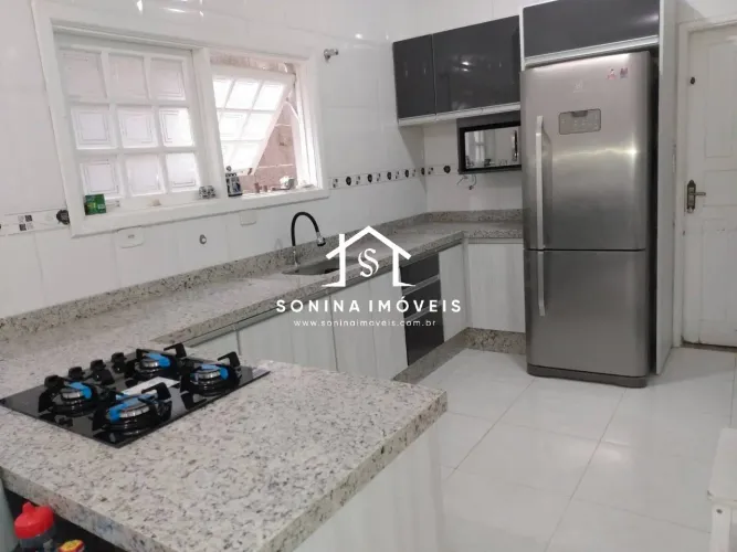 VENDA CASA -5 Dormitórios, Área Gourmet Completa e 3 Vagas de Garagem
