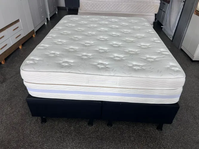 Cama box Queen size Colchão molas ensacandas 