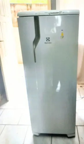 Geladeira Eletrolux RE31