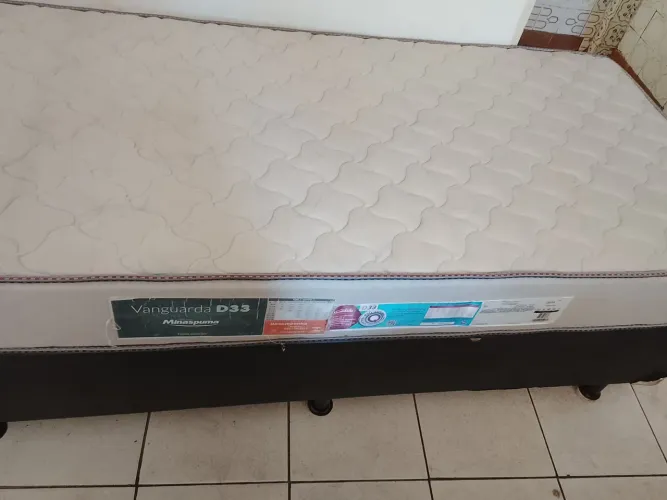 COLCHÃO DE ESPUMA DUPLA FACE 088×188X24CM MINASPUMA+ BOX MADEIRA PÉS PVC TABACO