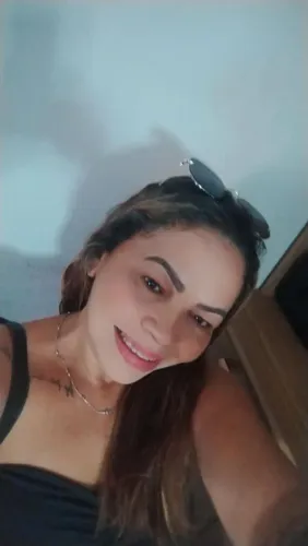 Tray como faxineira em casa e apartamento