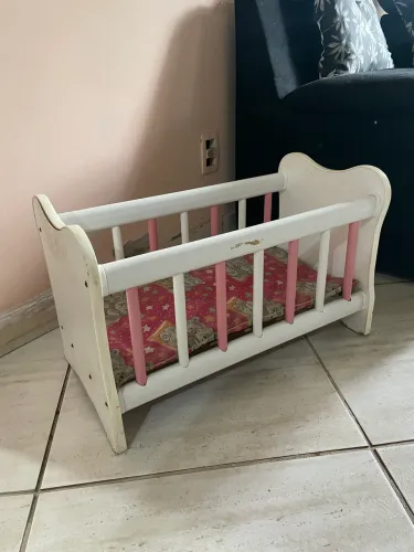 Berço para boneca em madeira