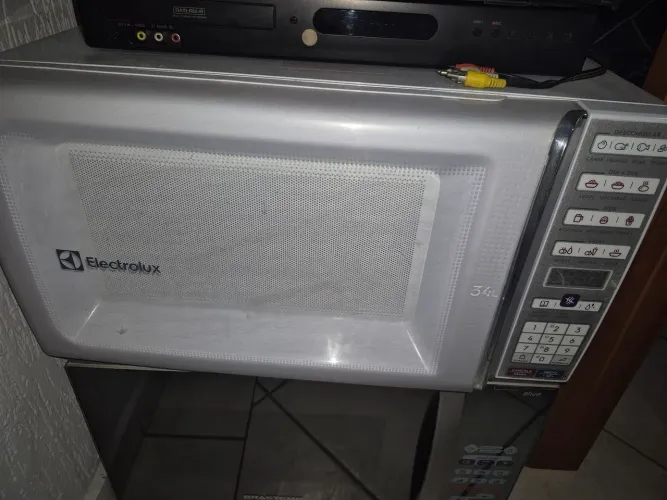 Micro-ondas Electrolux MO44 34 litros