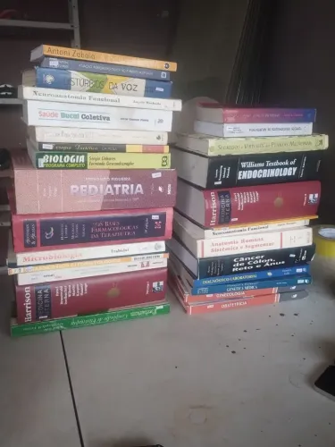 COLEÇÃO DE LIVROS MÉDICOS E ÁREA DA SAÚDE - EXCELENTE OPORTUNIDADE
