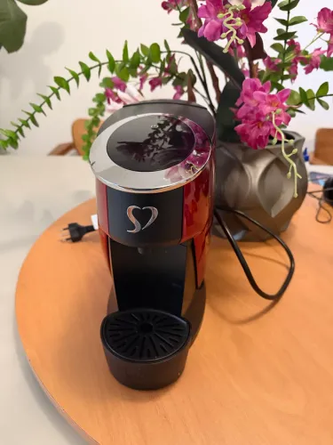 Cafeteira Espresso Touch TRES 3 Corações - Vermelha