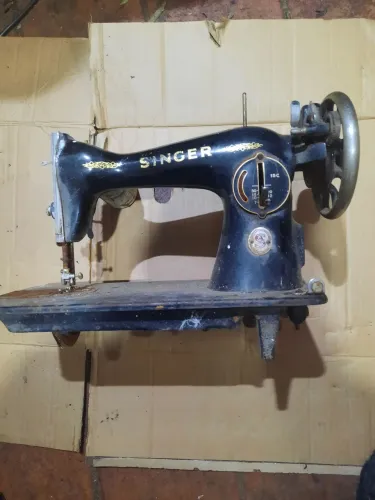 Máquina antiga singer decoração ou peças 