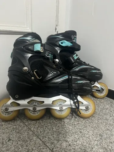 Patins com Led de quatro cores e com três tipos de amarração. Tamanho 39 a 43.