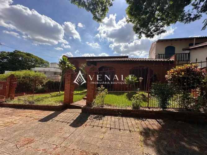 Sobrado à venda em Maringá, Zona 05, com 3 quartos, com 337.36 m²